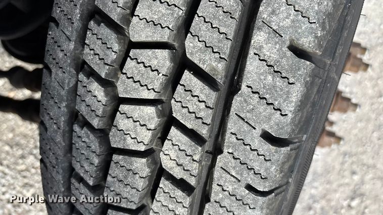 image for item FG0023 2013 RAM 3500 Crew Cab flatbed pickup truck