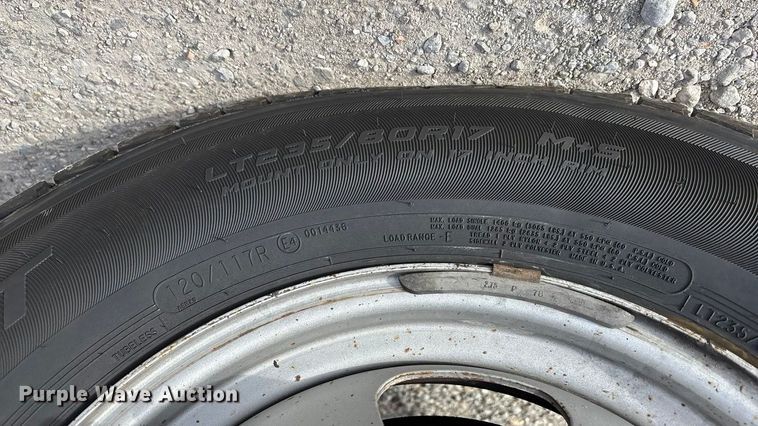 image for item FG0023 2013 RAM 3500 Crew Cab flatbed pickup truck