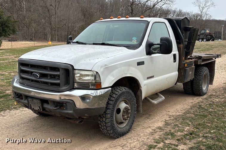 image for item FG0027 2003 Ford F350 Super Duty bale bed pickup truck