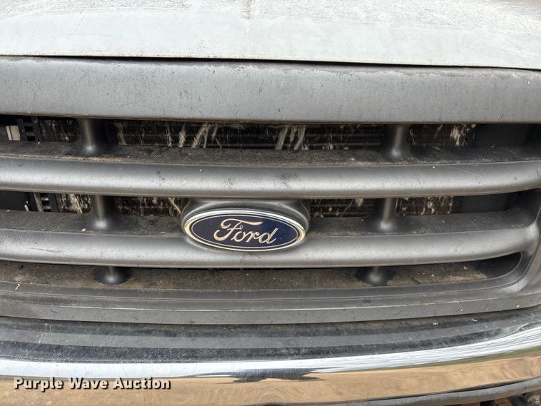 image for item FG0027 2003 Ford F350 Super Duty bale bed pickup truck