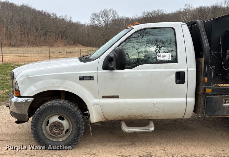 image for item FG0027 2003 Ford F350 Super Duty bale bed pickup truck