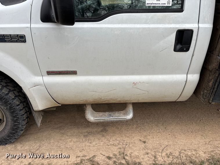 image for item FG0027 2003 Ford F350 Super Duty bale bed pickup truck