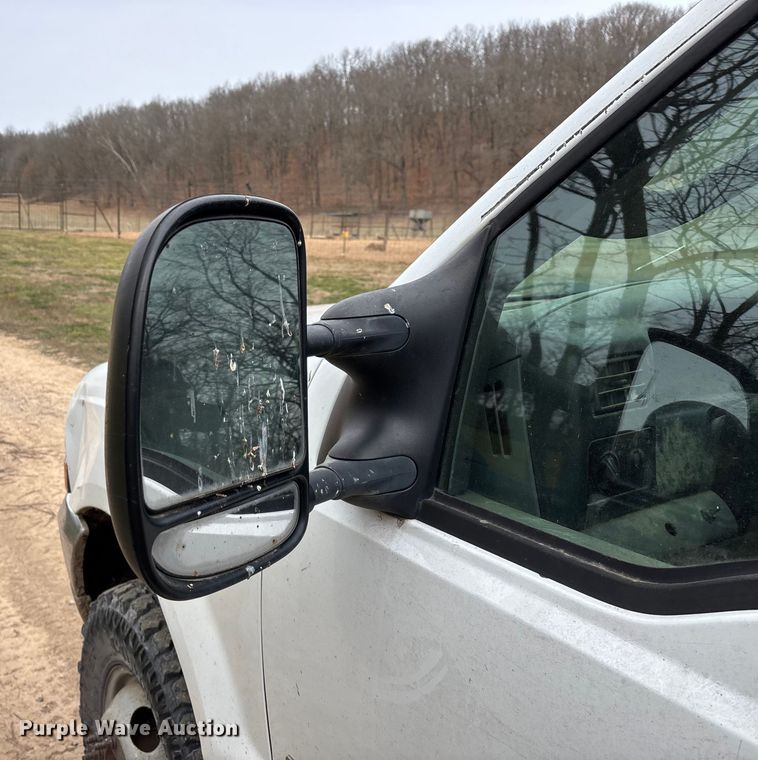 image for item FG0027 2003 Ford F350 Super Duty bale bed pickup truck