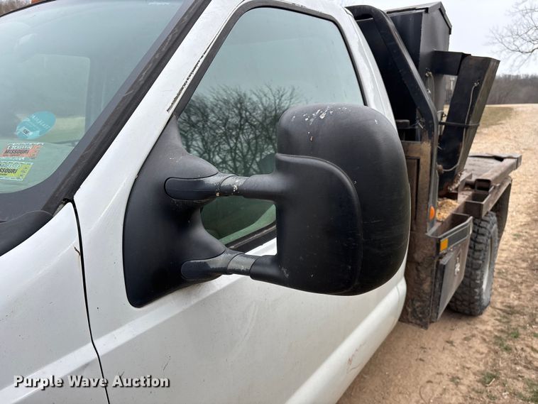 image for item FG0027 2003 Ford F350 Super Duty bale bed pickup truck