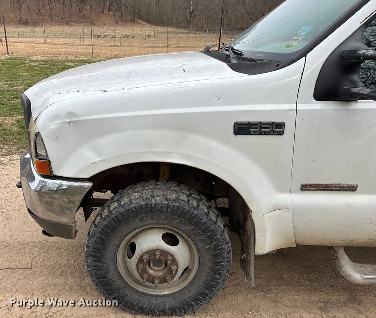 image for item FG0027 2003 Ford F350 Super Duty bale bed pickup truck