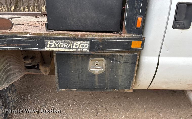 image for item FG0027 2003 Ford F350 Super Duty bale bed pickup truck