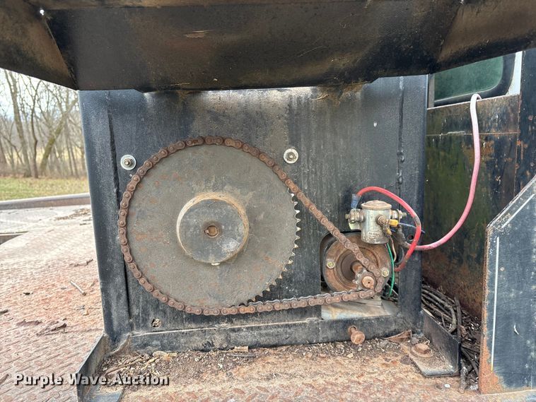 image for item FG0027 2003 Ford F350 Super Duty bale bed pickup truck