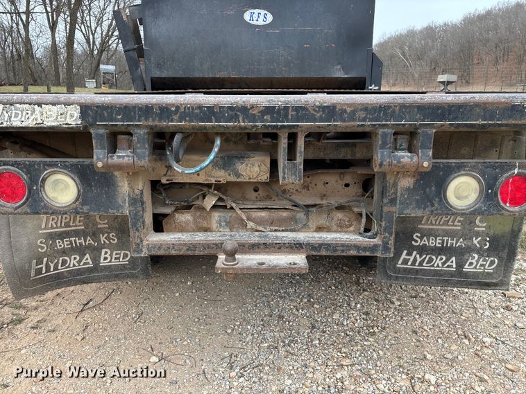 image for item FG0027 2003 Ford F350 Super Duty bale bed pickup truck