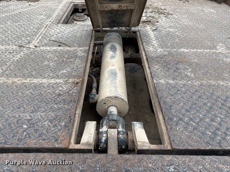 image for item FG0027 2003 Ford F350 Super Duty bale bed pickup truck