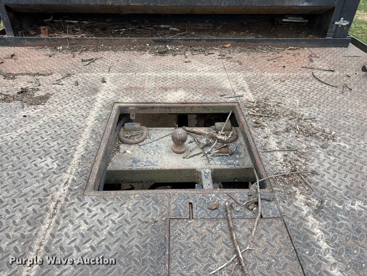 image for item FG0027 2003 Ford F350 Super Duty bale bed pickup truck