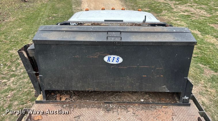 image for item FG0027 2003 Ford F350 Super Duty bale bed pickup truck