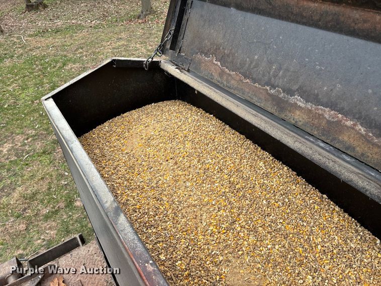 image for item FG0027 2003 Ford F350 Super Duty bale bed pickup truck