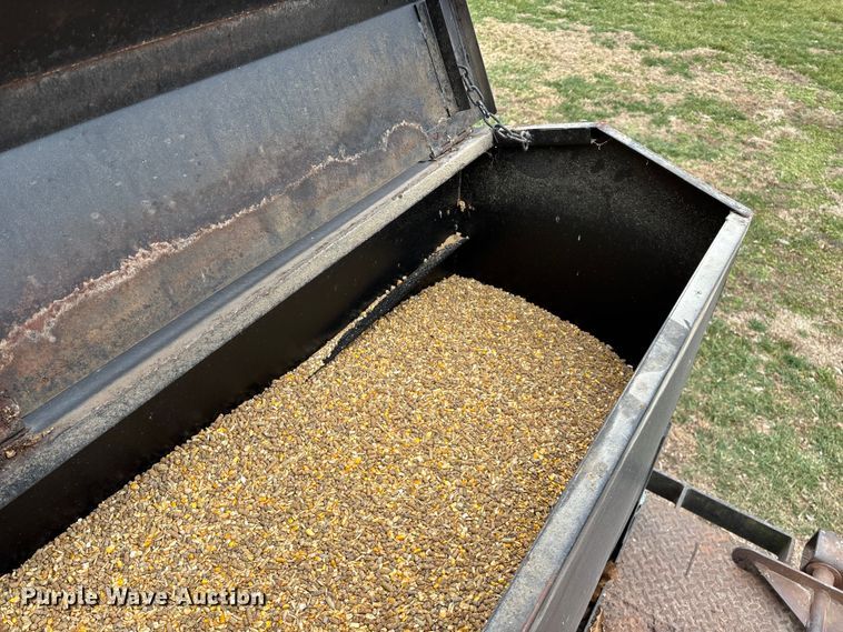 image for item FG0027 2003 Ford F350 Super Duty bale bed pickup truck