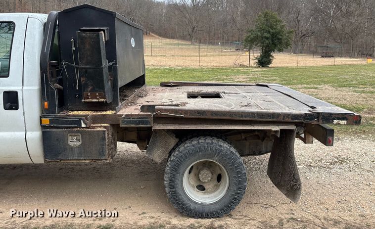 image for item FG0027 2003 Ford F350 Super Duty bale bed pickup truck