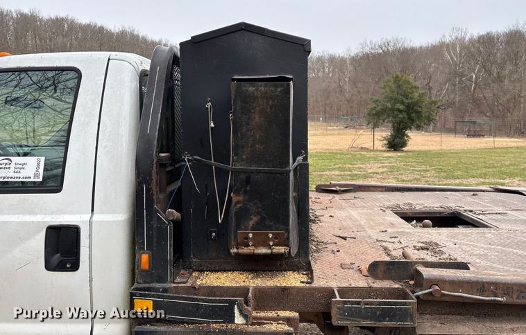 image for item FG0027 2003 Ford F350 Super Duty bale bed pickup truck