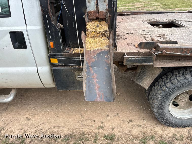 image for item FG0027 2003 Ford F350 Super Duty bale bed pickup truck