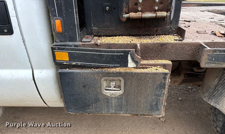 image for item FG0027 2003 Ford F350 Super Duty bale bed pickup truck