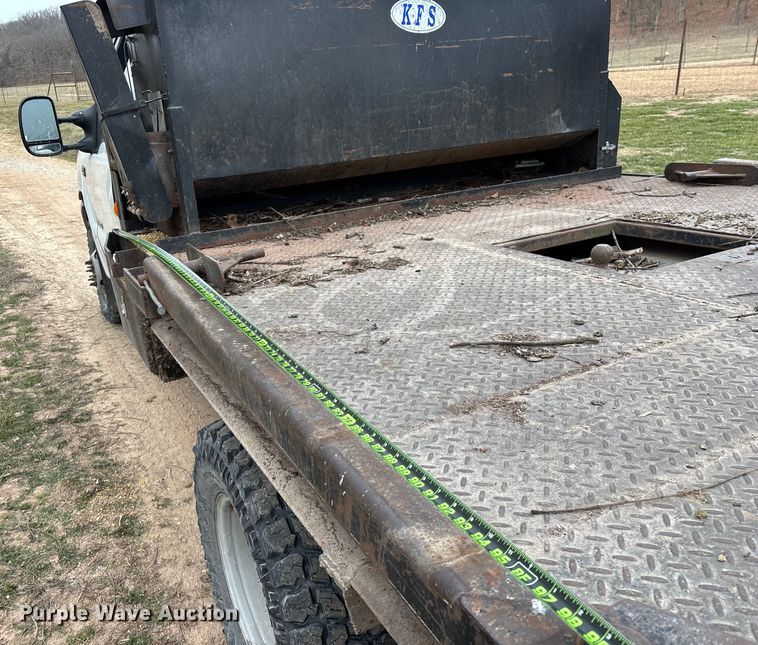 image for item FG0027 2003 Ford F350 Super Duty bale bed pickup truck