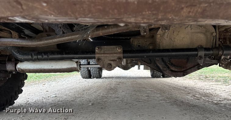 image for item FG0027 2003 Ford F350 Super Duty bale bed pickup truck