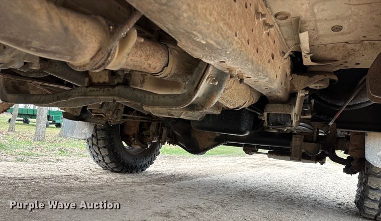 image for item FG0027 2003 Ford F350 Super Duty bale bed pickup truck