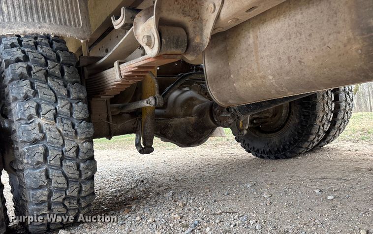 image for item FG0027 2003 Ford F350 Super Duty bale bed pickup truck