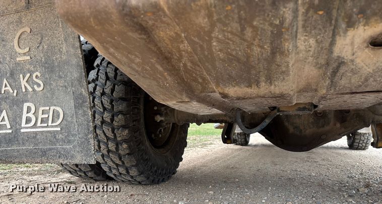 image for item FG0027 2003 Ford F350 Super Duty bale bed pickup truck