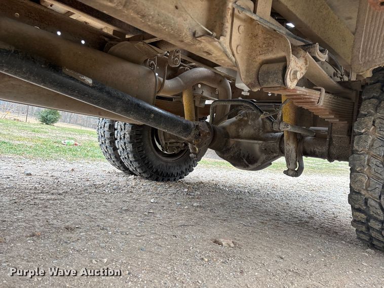 image for item FG0027 2003 Ford F350 Super Duty bale bed pickup truck