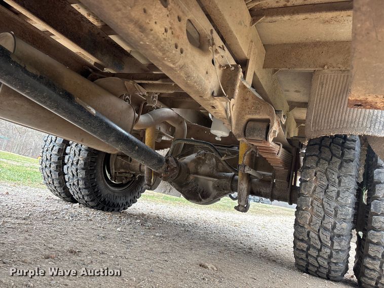 image for item FG0027 2003 Ford F350 Super Duty bale bed pickup truck