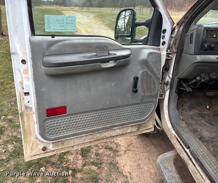 image for item FG0027 2003 Ford F350 Super Duty bale bed pickup truck