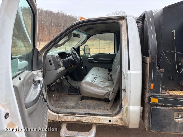 image for item FG0027 2003 Ford F350 Super Duty bale bed pickup truck