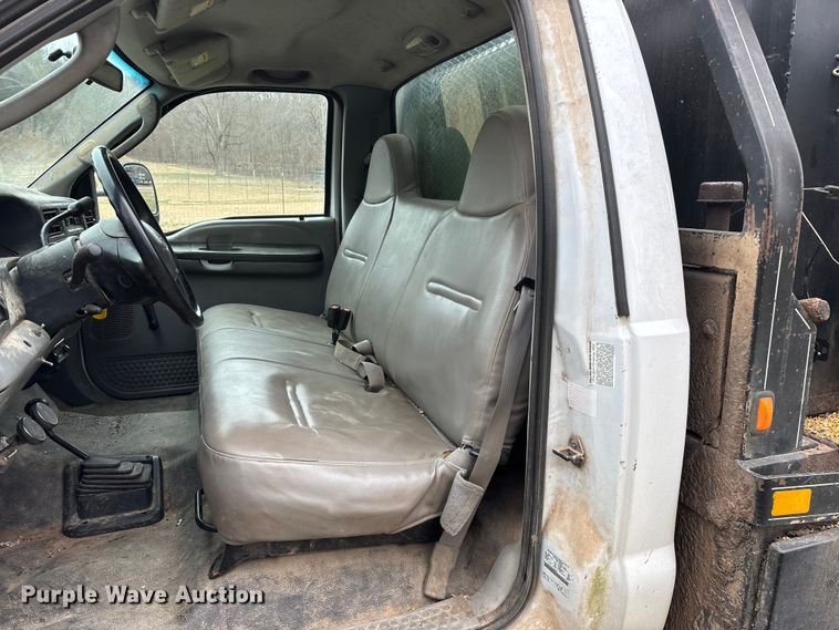 image for item FG0027 2003 Ford F350 Super Duty bale bed pickup truck