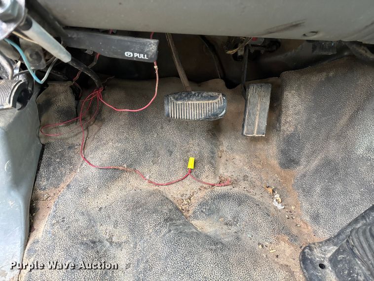 image for item FG0027 2003 Ford F350 Super Duty bale bed pickup truck