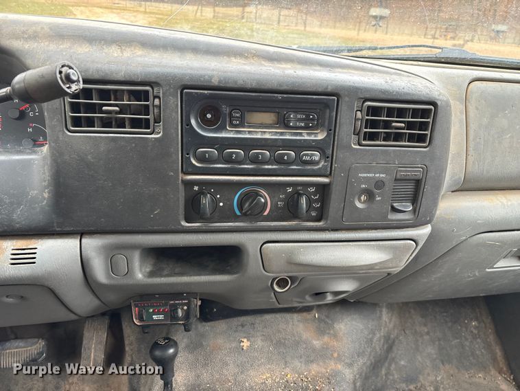 image for item FG0027 2003 Ford F350 Super Duty bale bed pickup truck