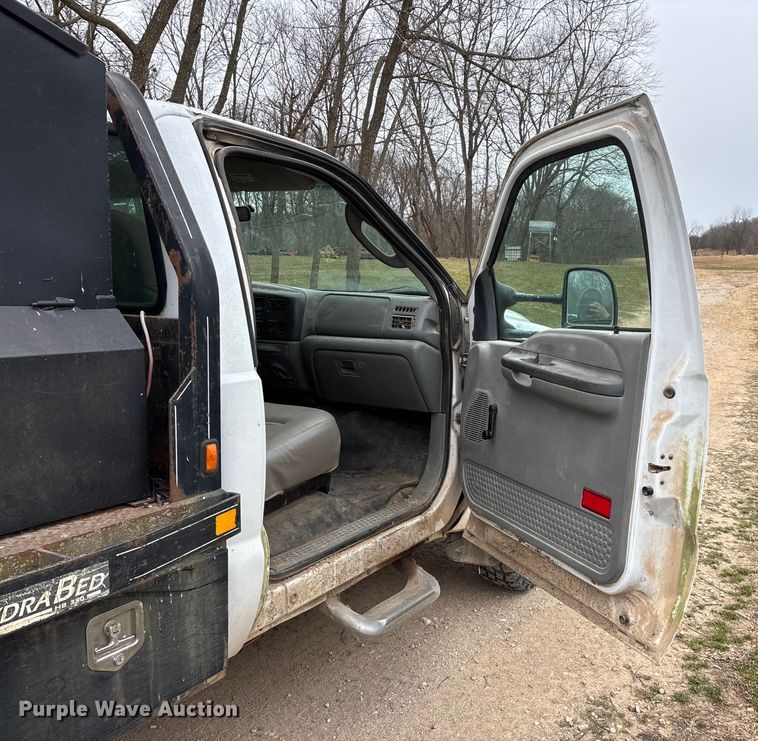 image for item FG0027 2003 Ford F350 Super Duty bale bed pickup truck