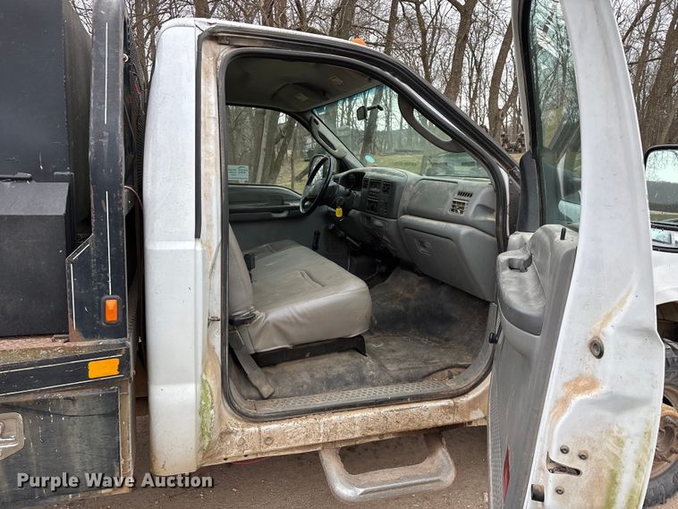 image for item FG0027 2003 Ford F350 Super Duty bale bed pickup truck