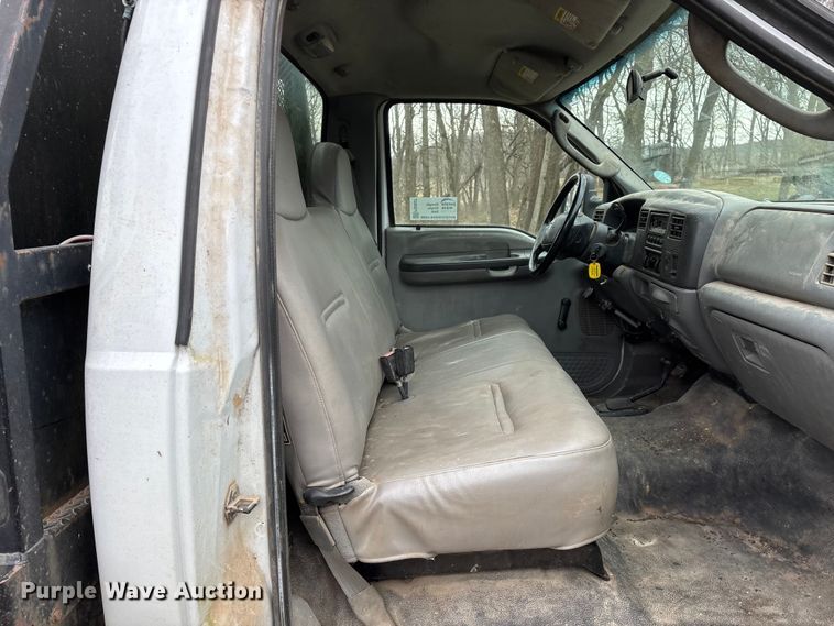 image for item FG0027 2003 Ford F350 Super Duty bale bed pickup truck