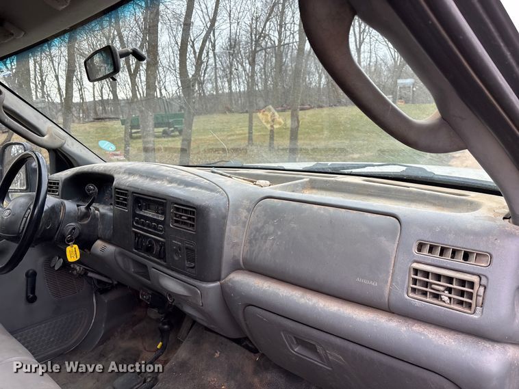 image for item FG0027 2003 Ford F350 Super Duty bale bed pickup truck