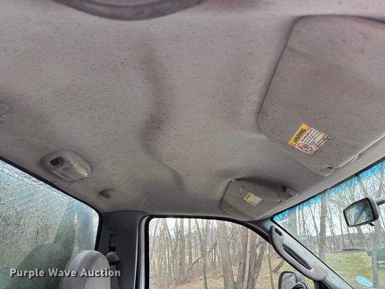 image for item FG0027 2003 Ford F350 Super Duty bale bed pickup truck