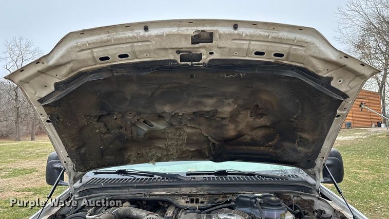 image for item FG0027 2003 Ford F350 Super Duty bale bed pickup truck