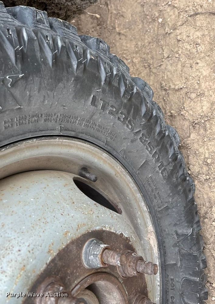 image for item FG0027 2003 Ford F350 Super Duty bale bed pickup truck