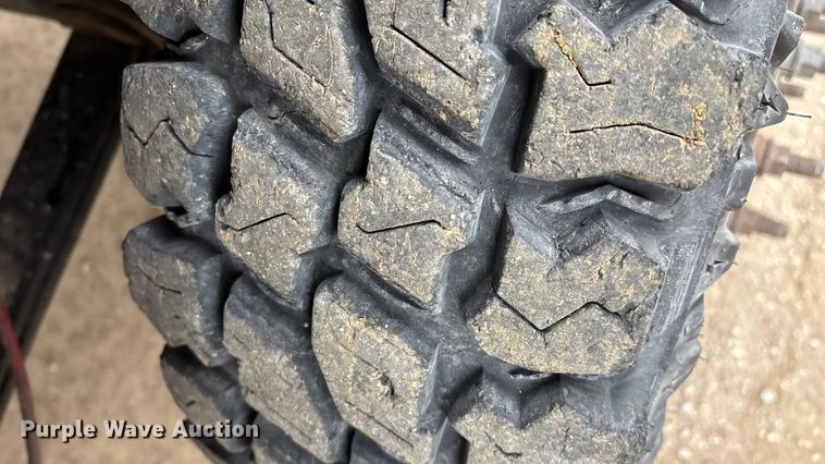 image for item FG0027 2003 Ford F350 Super Duty bale bed pickup truck