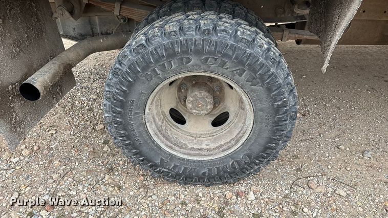 image for item FG0027 2003 Ford F350 Super Duty bale bed pickup truck