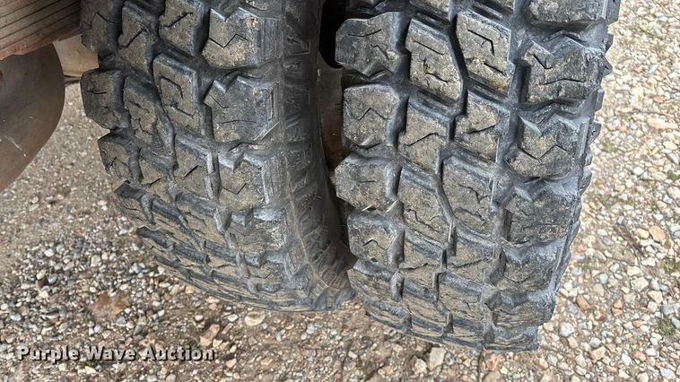 image for item FG0027 2003 Ford F350 Super Duty bale bed pickup truck