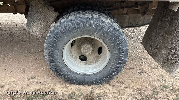 image for item FG0027 2003 Ford F350 Super Duty bale bed pickup truck