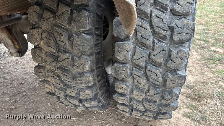 image for item FG0027 2003 Ford F350 Super Duty bale bed pickup truck