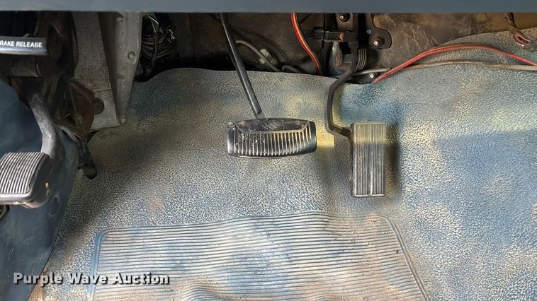 image for item FG0037 1995 Ford F350 utility bed pickup truck