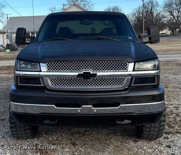 image for item FG0038 2003 Chevrolet Silverado 2500HD Ext. Cab pickup truck