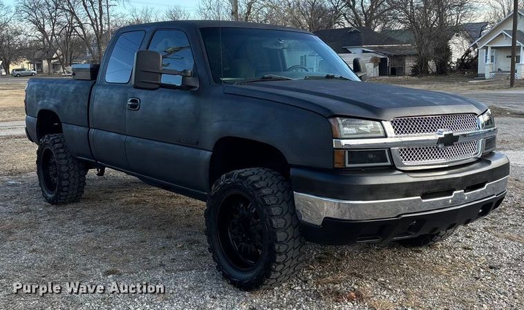 image for item FG0038 2003 Chevrolet Silverado 2500HD Ext. Cab pickup truck