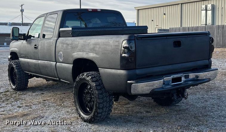 image for item FG0038 2003 Chevrolet Silverado 2500HD Ext. Cab pickup truck