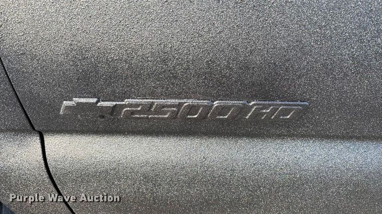 image for item FG0038 2003 Chevrolet Silverado 2500HD Ext. Cab pickup truck